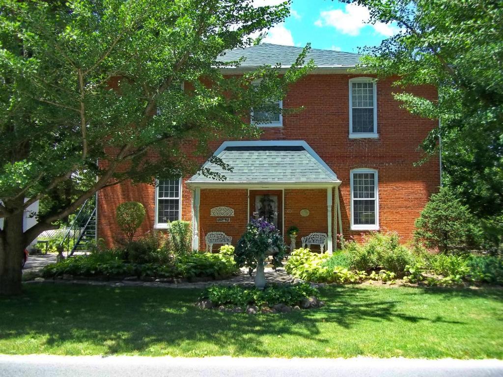 The Rivers Edge Executive Suites Tiffin Exterior photo
