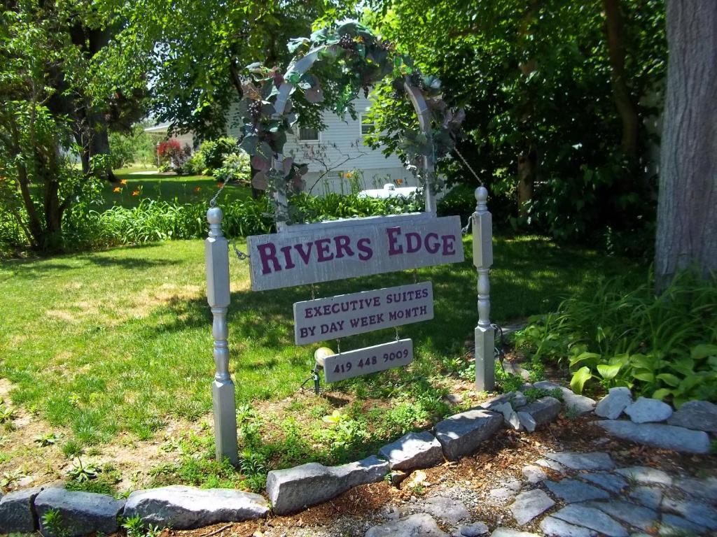 The Rivers Edge Executive Suites Tiffin Exterior photo