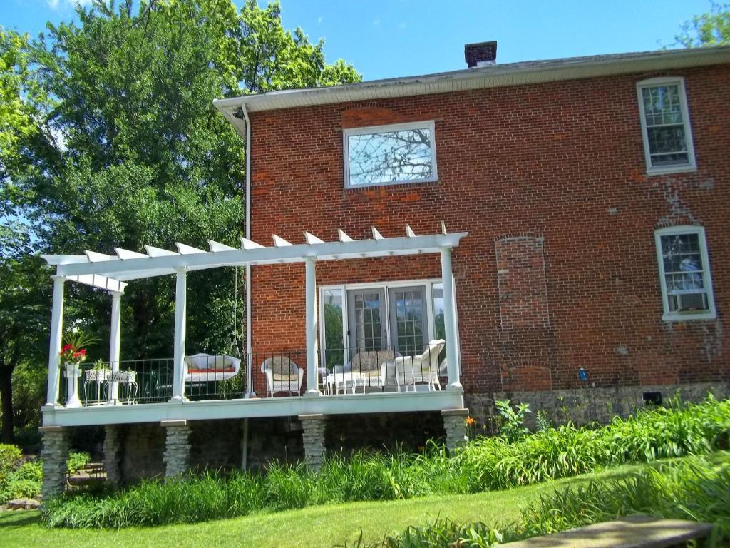 The Rivers Edge Executive Suites Tiffin Exterior photo