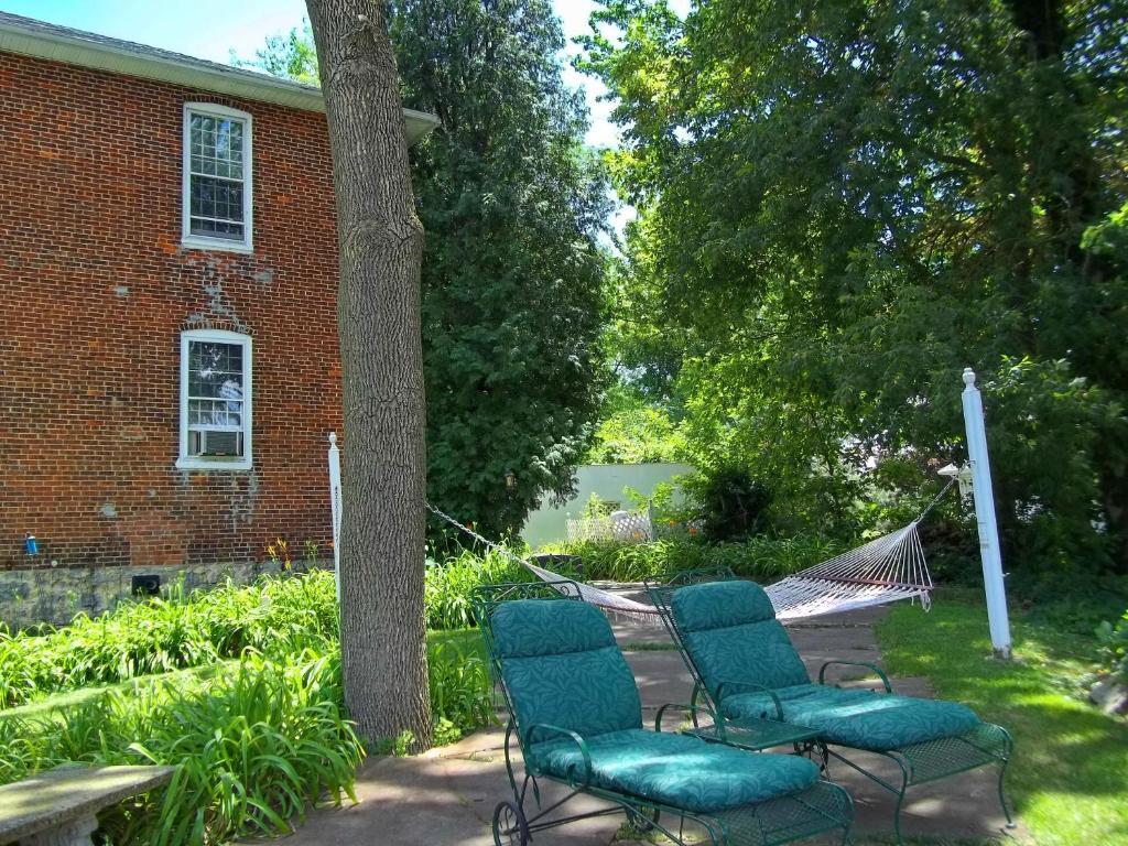 The Rivers Edge Executive Suites Tiffin Exterior photo