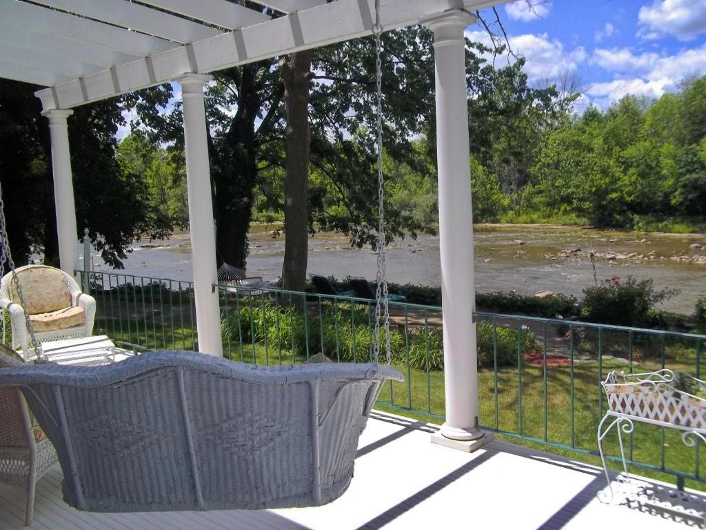 The Rivers Edge Executive Suites Tiffin Exterior photo